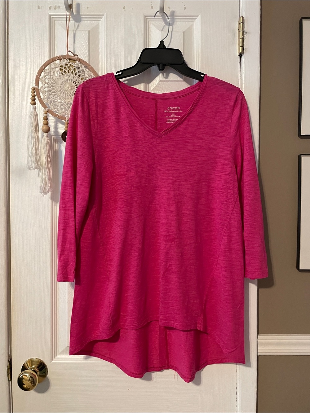 Chicos Women's 3/4 Sleeve V-Neck Top in Fuchsia